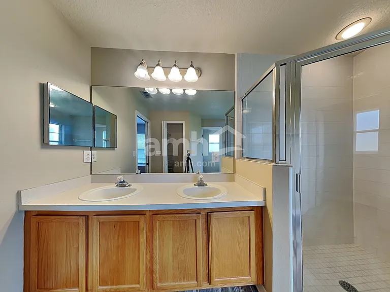 10222 Summer Elm Ave — Photo 11