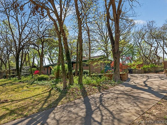 3rd image of 1901 Skyline Pl