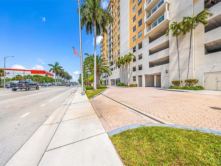 1625 Kennedy Cswy #1004D — Photo 46