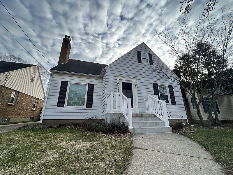 1st image of 644 Hoyt St SE