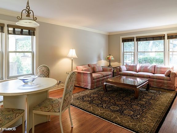 4th image of 1038 Superior St APT 1E