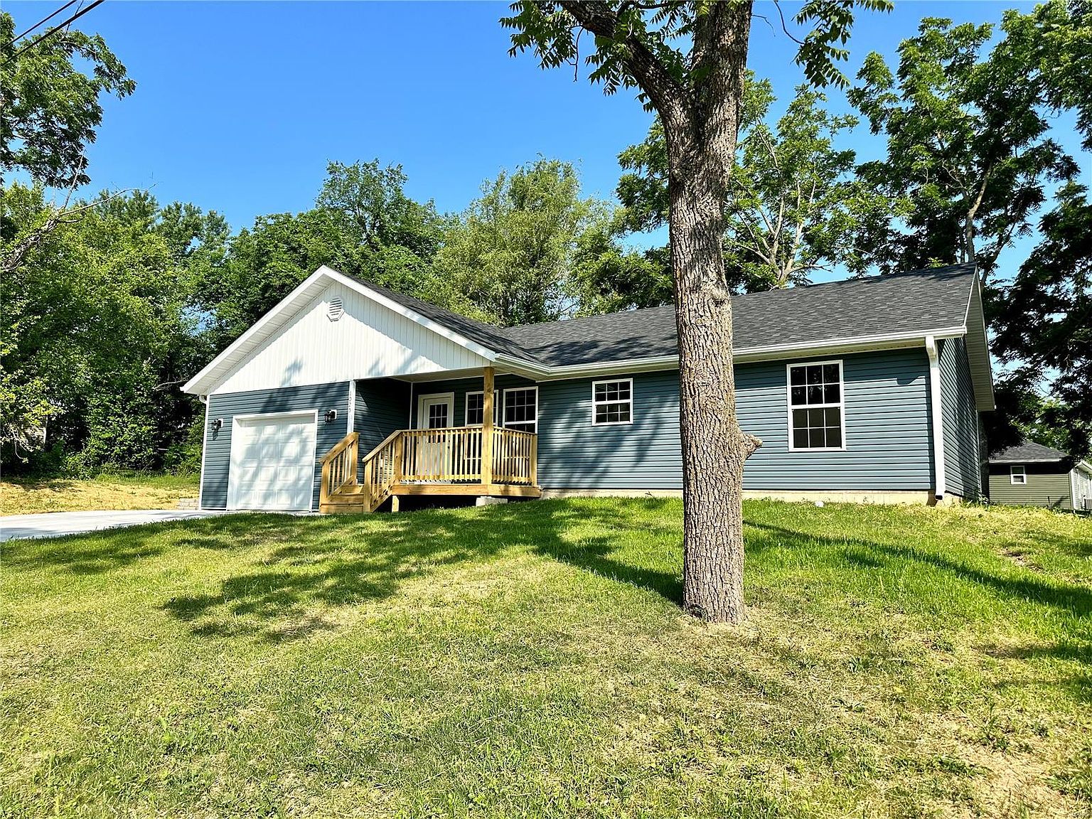 1025 Saint Louis St, Lebanon, MO 65536 | Zillow