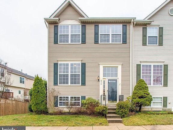 2nd image of 570 Tuliptree Sq NE