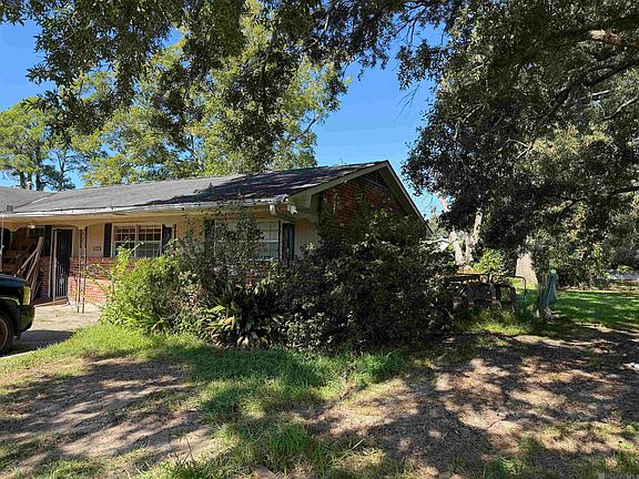 2nd image of 1825 Lombard Dr