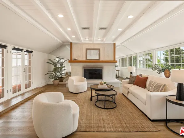 4115 Knobhill Dr, Sherman Oaks, CA 91403