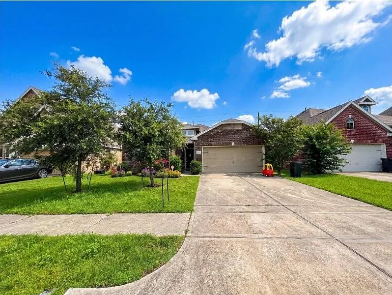 3 bed, 2.0 bath, 1597 sqft, $1,900 — Photo 3