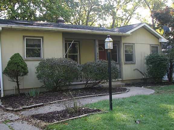 2nd image of 2845 S Park Dr #1