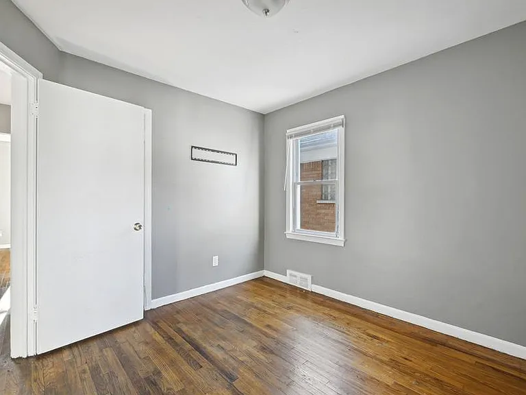18417 Albion St — Photo 12
