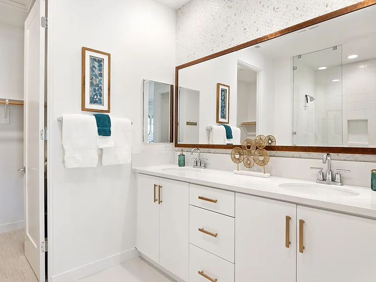Master Suite 1 Bathroom