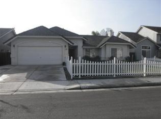 1349 El Cajon Ln, Los Banos, CA 93635