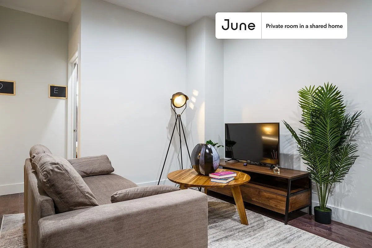 Full bedroom in 5 bed/2 bath home in West Harlem #225 E — Photo 4