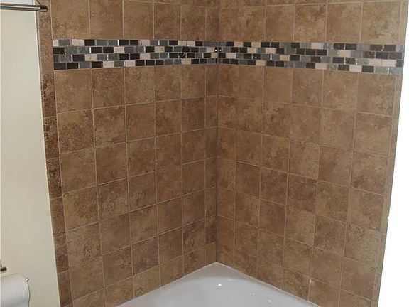 5th image of 4036 Deerglen Dr