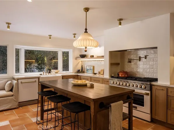 1096 Tulare Dr, Costa Mesa, CA 92626