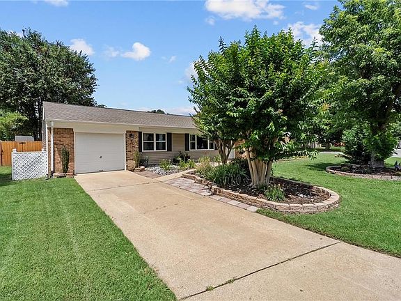 3rd image of 5112 Clear Lake Cir
