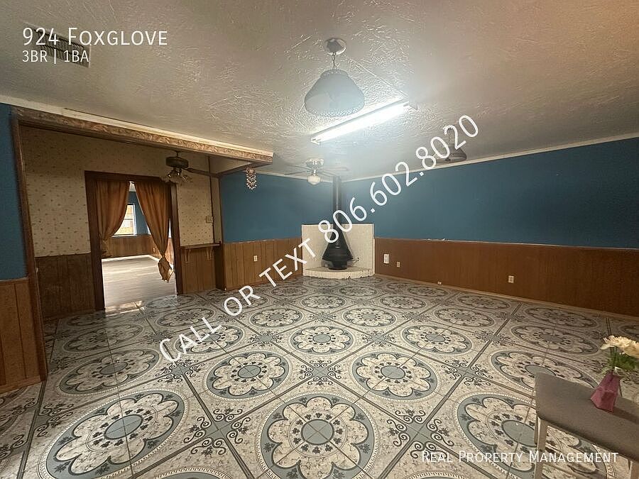 1st image of 924 Foxglove St