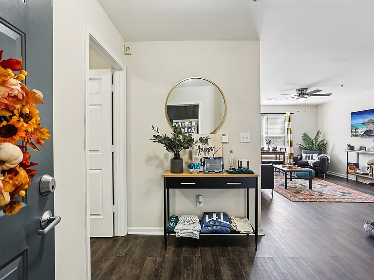 4-web-or-mls-University Ave-S2210-004