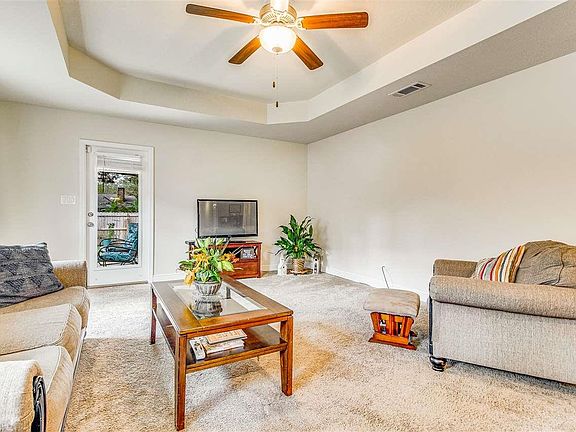 4th image of 10193 Cove Ave