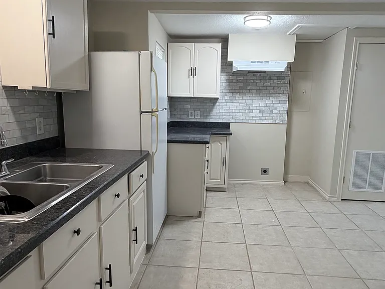 1105 W Maple Ave #1 — Photo 4