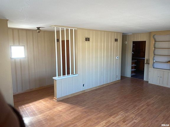 5th image of 134 N Lincoln Blvd