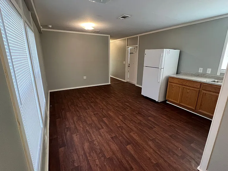 1924 Lake Crest Ln — Photo 24