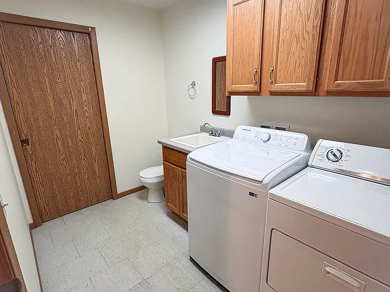 1012 W Shorewood Dr — Photo 7