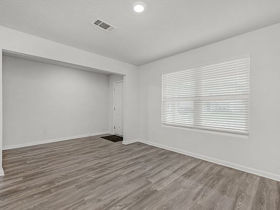 4th image of 5280 Peach Dr