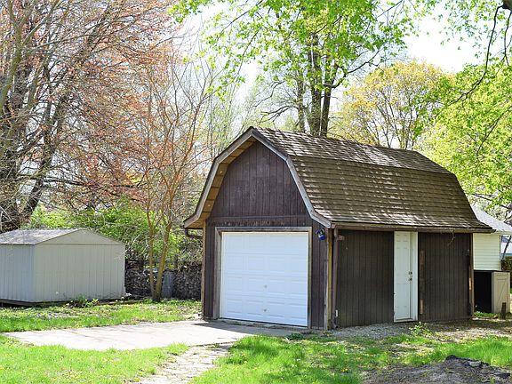 5th image of 2161 Simon Ave