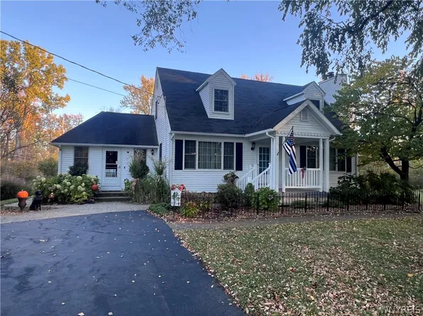 5473 Maelou Dr, Hamburg, NY 14075