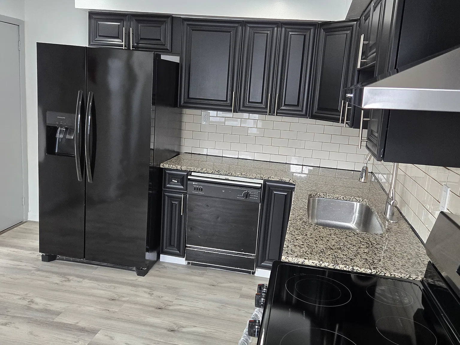 5 bed, $1,700 — Photo 3