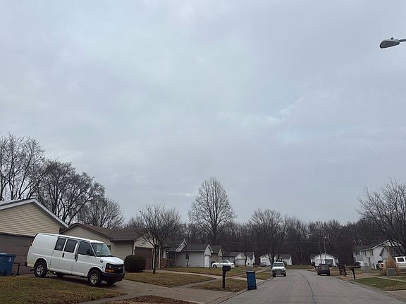 4th image of 2921 Sutherland Rd