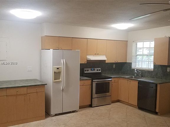 2nd image of 2963 Day Ave #2