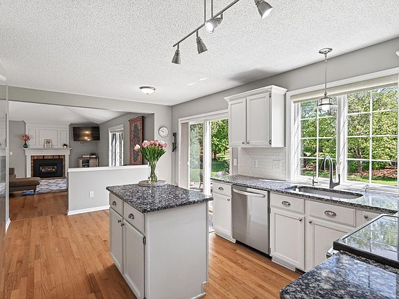 5th image of 1807 Bromley Dr