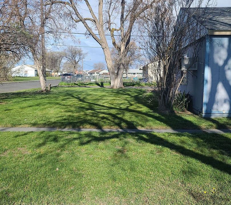 2nd image of 917-919 Lowry St
