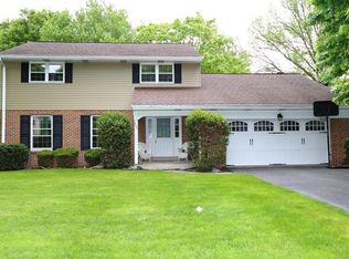 405 Wynwood Dr, Willow Street, PA 17584