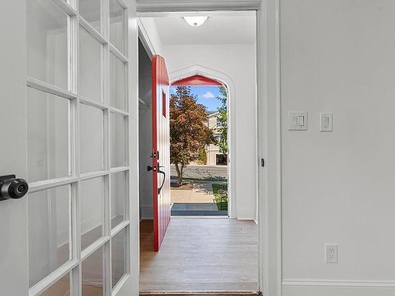 3rd image of 51-53 Park Ave #51