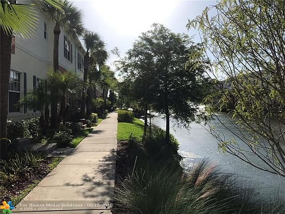 4th image of 712 SW 1st Dr #712