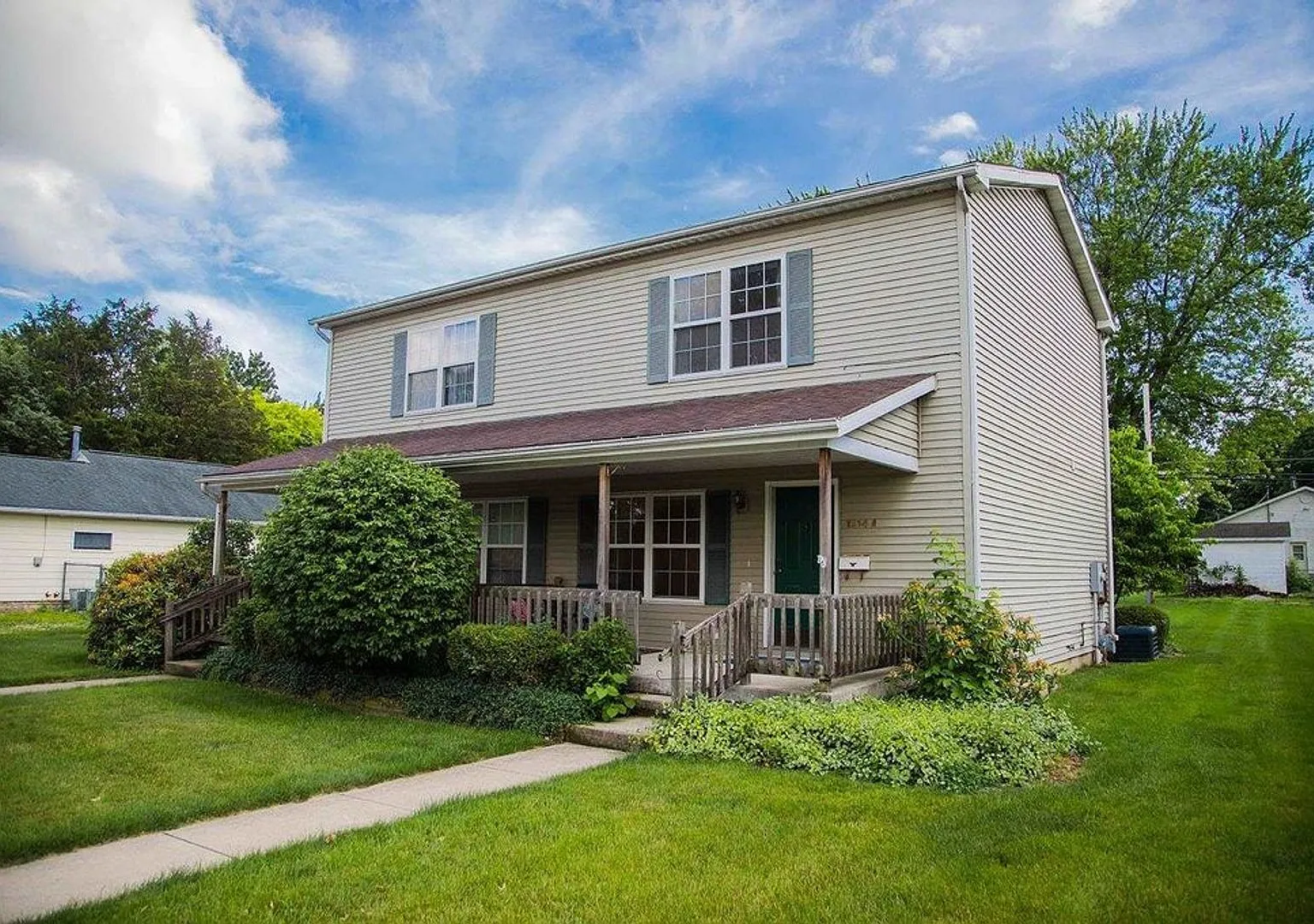 1214 Clarke — Photo 2