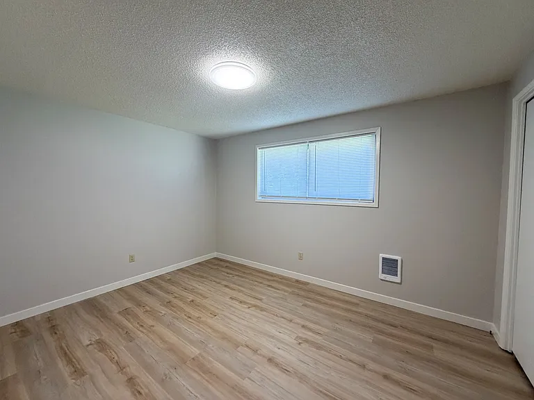 6127 - 6131 Onyx Avenue — Photo 13