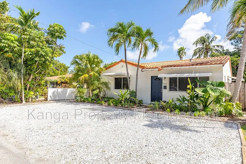 2 bed, 1.0 bath, 898 sqft, $2,575 — Photo 1