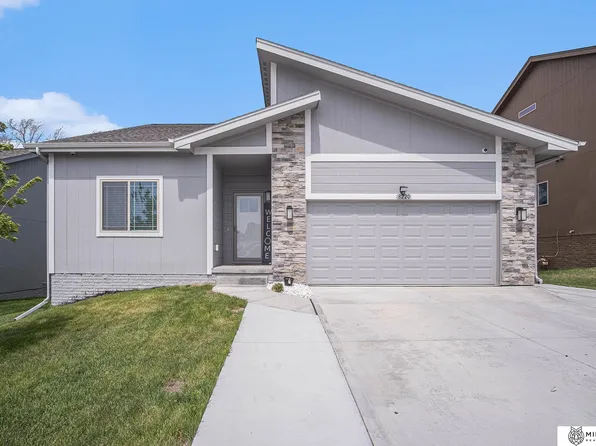 8220 King St, Omaha, NE 68122