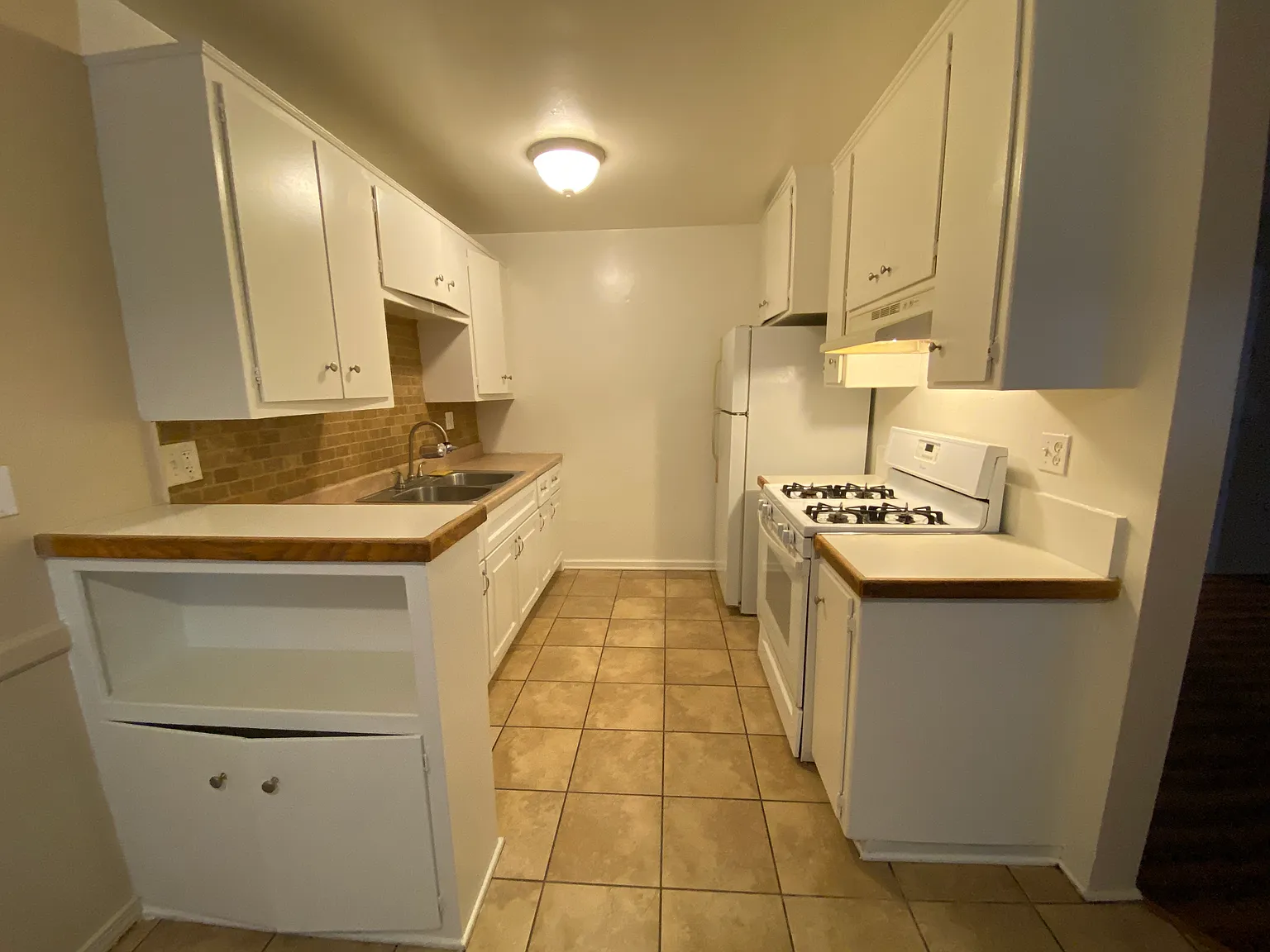 2 bed, 1.5 bath, 1100 sqft, $2,350 — Photo 1