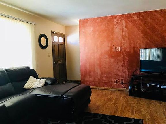 4th image of 3209 Charles St