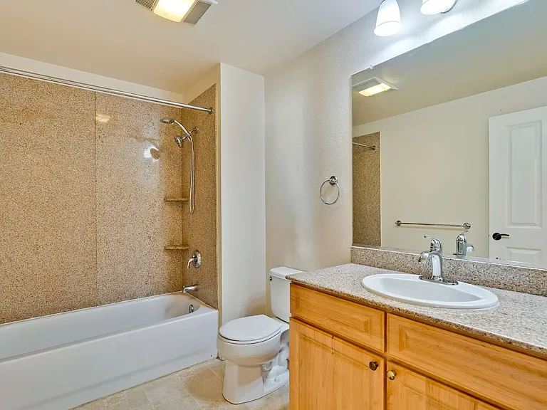 Encinal Place Apartments — Photo 27