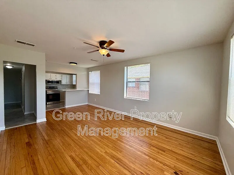 1 bed, 1.0 bath, 732 sqft, $1,250 — Photo 4