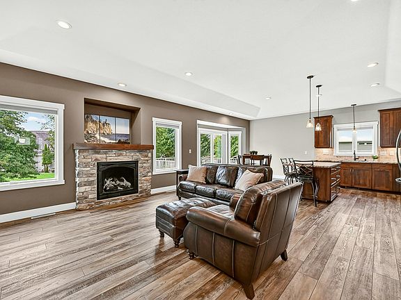 5th image of 2238 Glady Ln NE