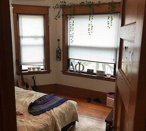 5th image of 858 W Oakdale Ave #2