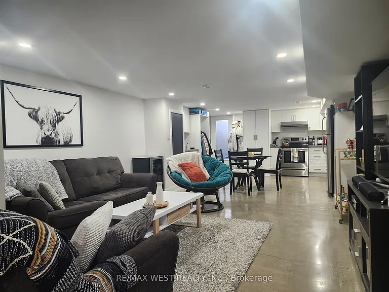 967 Dovercourt Rd #BASEMENT — Photo 10