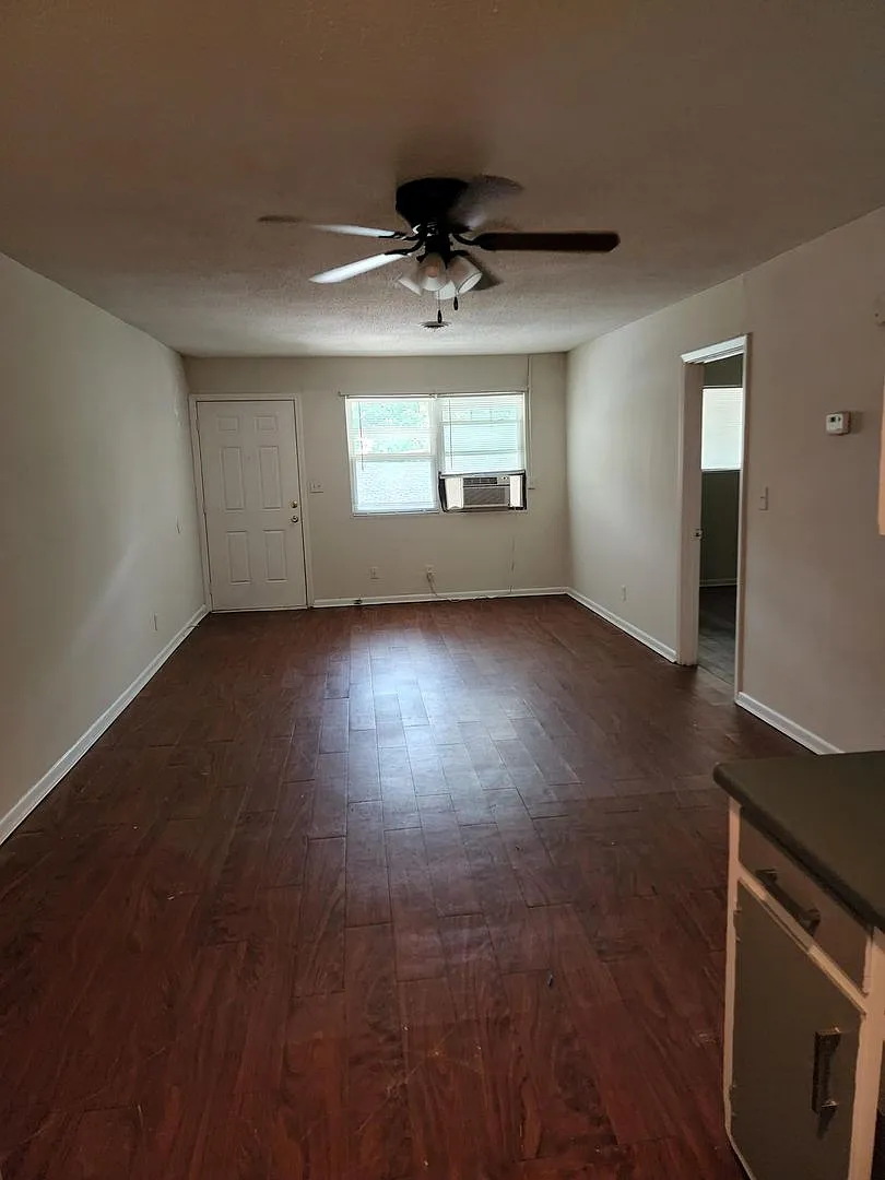 Marina Apartments — Photo 4