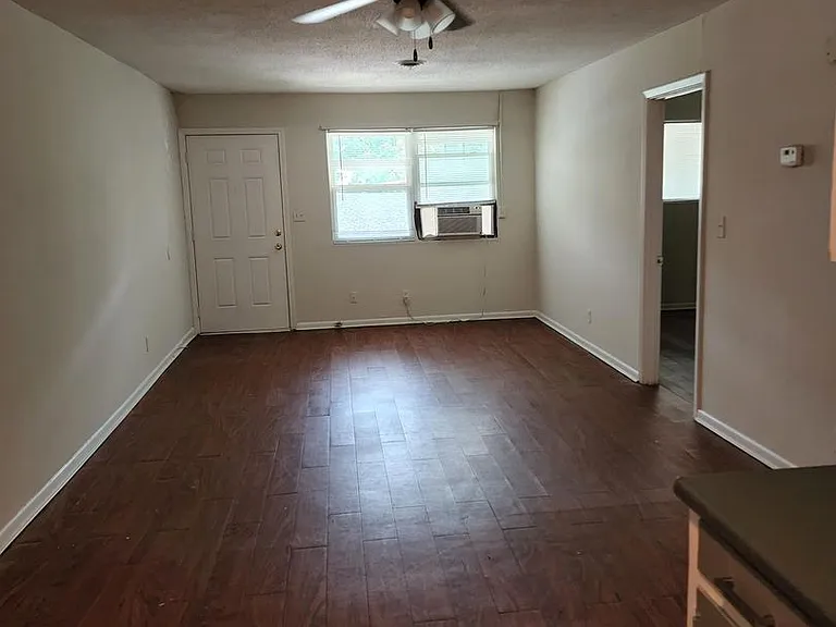 585 Marina St — Photo 4