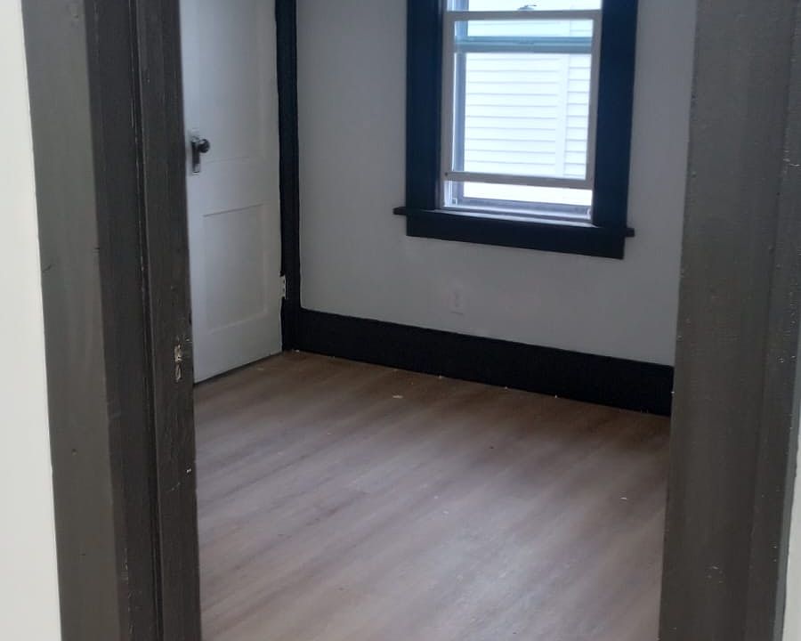 1st image of 422 W 13th St